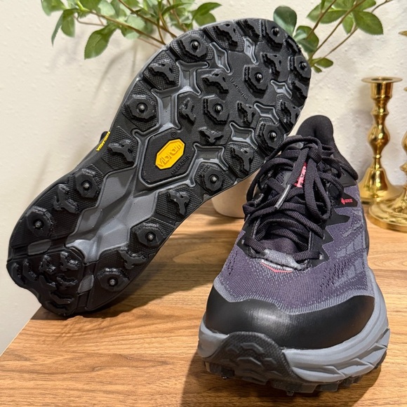Hoka One One NWOB Women’s 9B Speedgoat 5 GTX Spike Trail Running Shoes Athletic - Picture 7 of 7